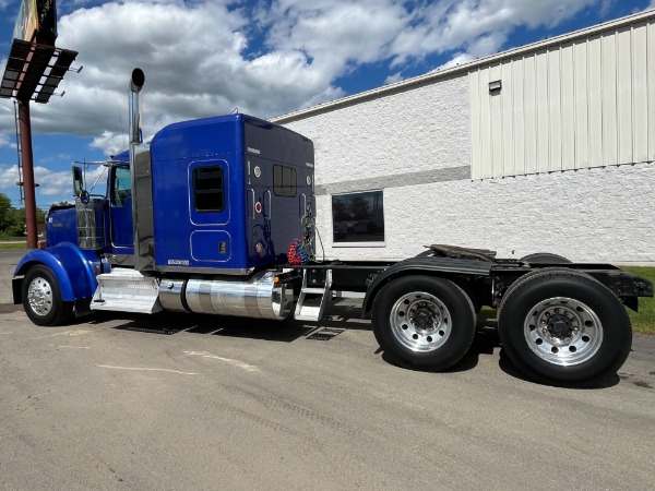 Used 2016 Kenworth W900L ICON 900 SLEEPER  44 BUILT CUMMINS ISX 550 HORSEPOWER 18 SPEED for sale $100,800 at Chicago Motor Cars in West Chicago IL 60185 2