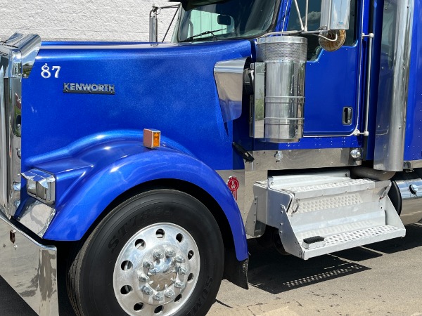Used 2016 Kenworth W900L ICON 900 SLEEPER  44 BUILT CUMMINS ISX 550 HORSEPOWER 18 SPEED for sale $100,800 at Chicago Motor Cars in West Chicago IL 60185 3
