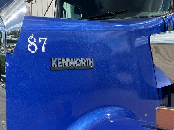 Used 2016 Kenworth W900L ICON 900 SLEEPER  44 BUILT CUMMINS ISX 550 HORSEPOWER 18 SPEED for sale $100,800 at Chicago Motor Cars in West Chicago IL 60185 4