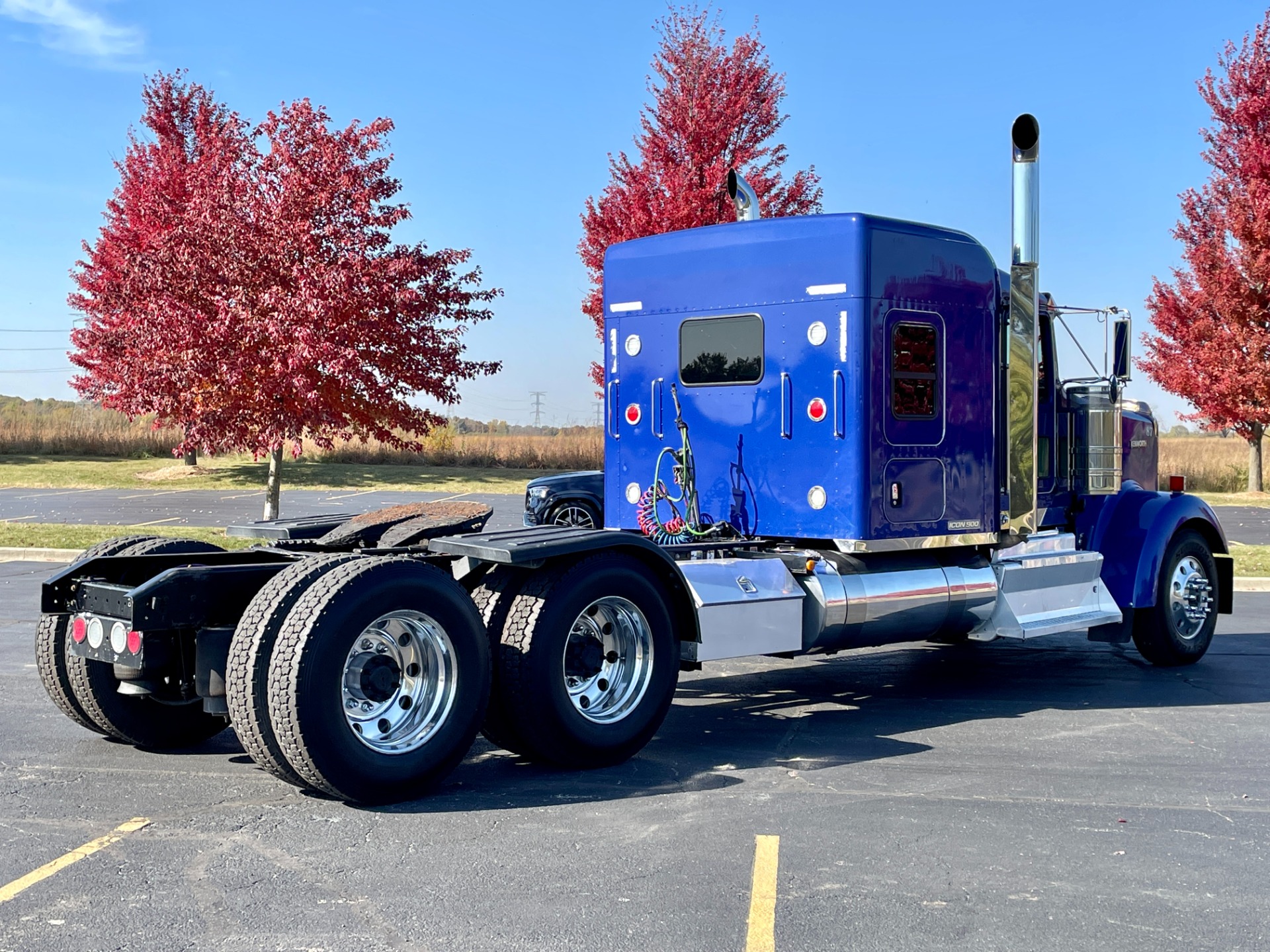 Used-2016-Kenworth-W900L-ICON-900-SLEEPER----44-BUILT---CUMMINS-ISX---550-HORSEPOWER---18-SPEED