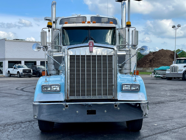 Used 2005 Kenworth W900 Aerocab Sleeper - Cummins ISX - 450 Horsepower - 13 Speed for sale Sold at Chicago Motor Cars in West Chicago IL 60185 2