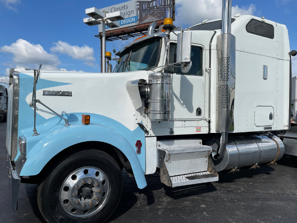 Used-2005-Kenworth-W900-Aerocab-Sleeper---Cummins-ISX---450-Horsepower---13-Speed