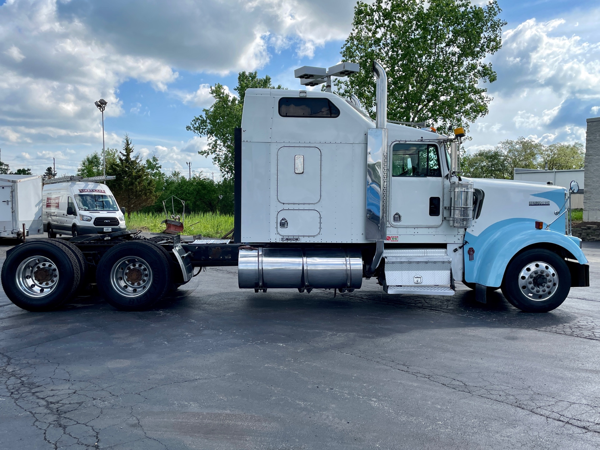 Used-2005-Kenworth-W900-Aerocab-Sleeper---Cummins-ISX---450-Horsepower---13-Speed