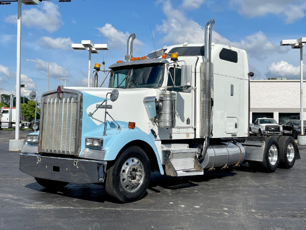Used 2005 Kenworth W900 Aerocab Sleeper - Cummins ISX - 450 Horsepower - 13 Speed for sale Sold at Chicago Motor Cars in West Chicago IL 60185 1
