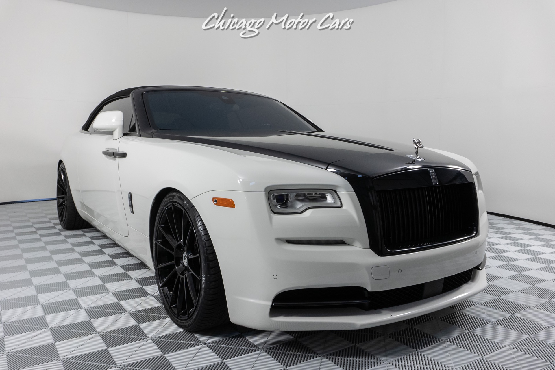 Used-2017-Rolls-Royce-Dawn-Driver-Assist-BESPOKE-INTERIOR-Exclusive-Dawn-Package-LOADED