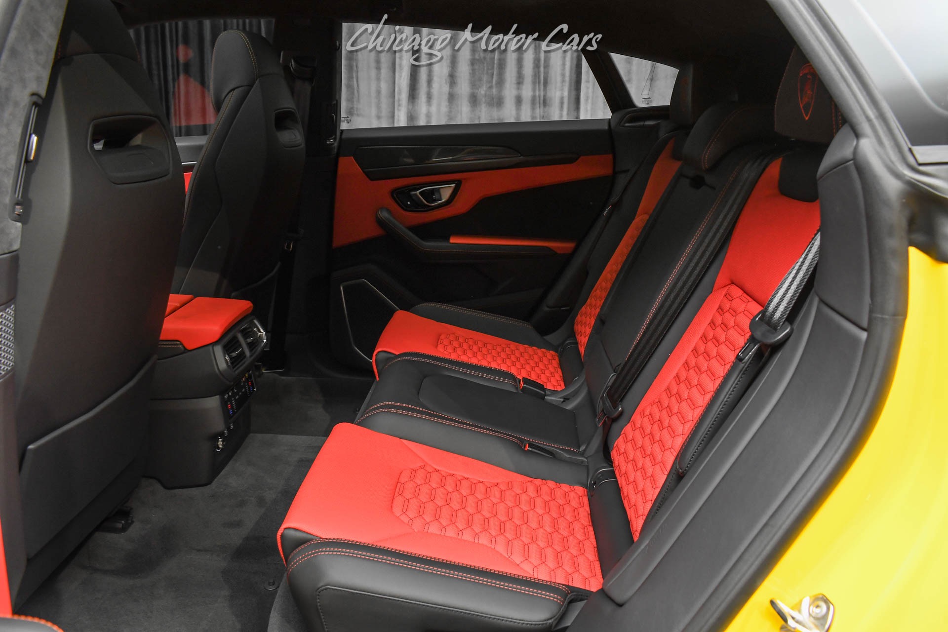 Used-2022-Lamborghini-Urus-SUV-ONLY-79-Miles-HOT-Color-Combo-TONS-of-Carbon-LOADED