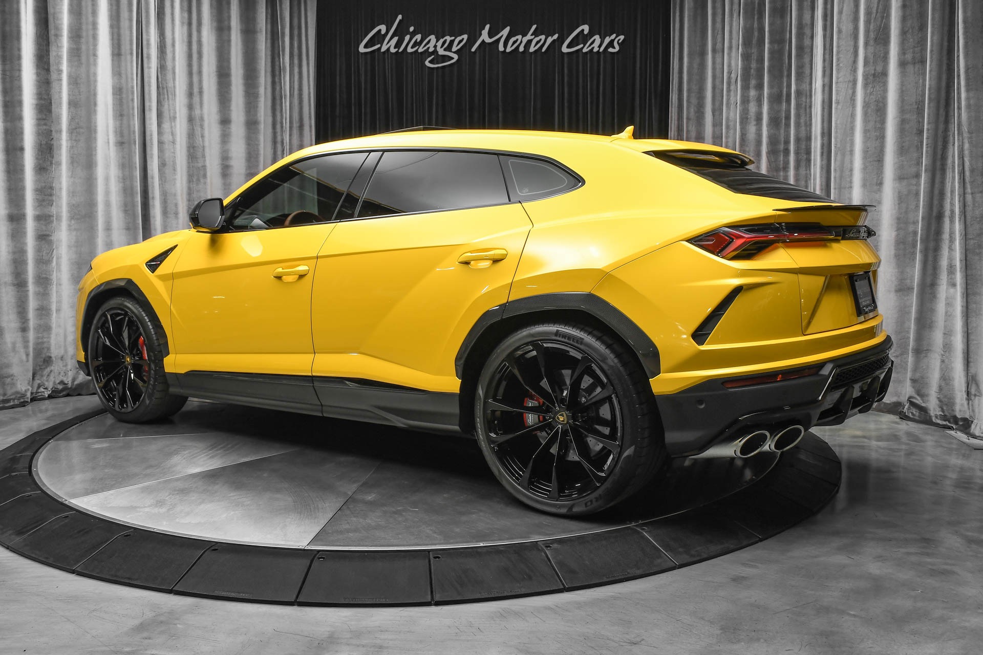 Used-2022-Lamborghini-Urus-SUV-ONLY-79-Miles-HOT-Color-Combo-TONS-of-Carbon-LOADED