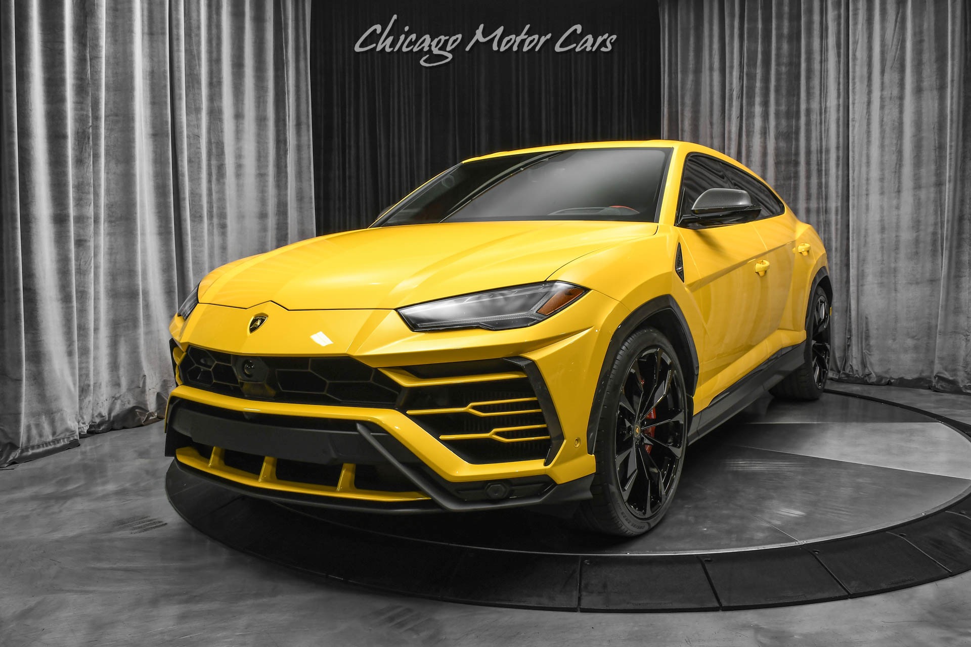 Used-2022-Lamborghini-Urus-SUV-ONLY-79-Miles-HOT-Color-Combo-TONS-of-Carbon-LOADED