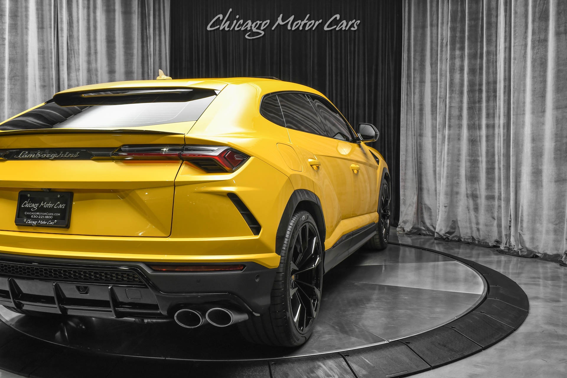 Used-2022-Lamborghini-Urus-SUV-ONLY-79-Miles-HOT-Color-Combo-TONS-of-Carbon-LOADED