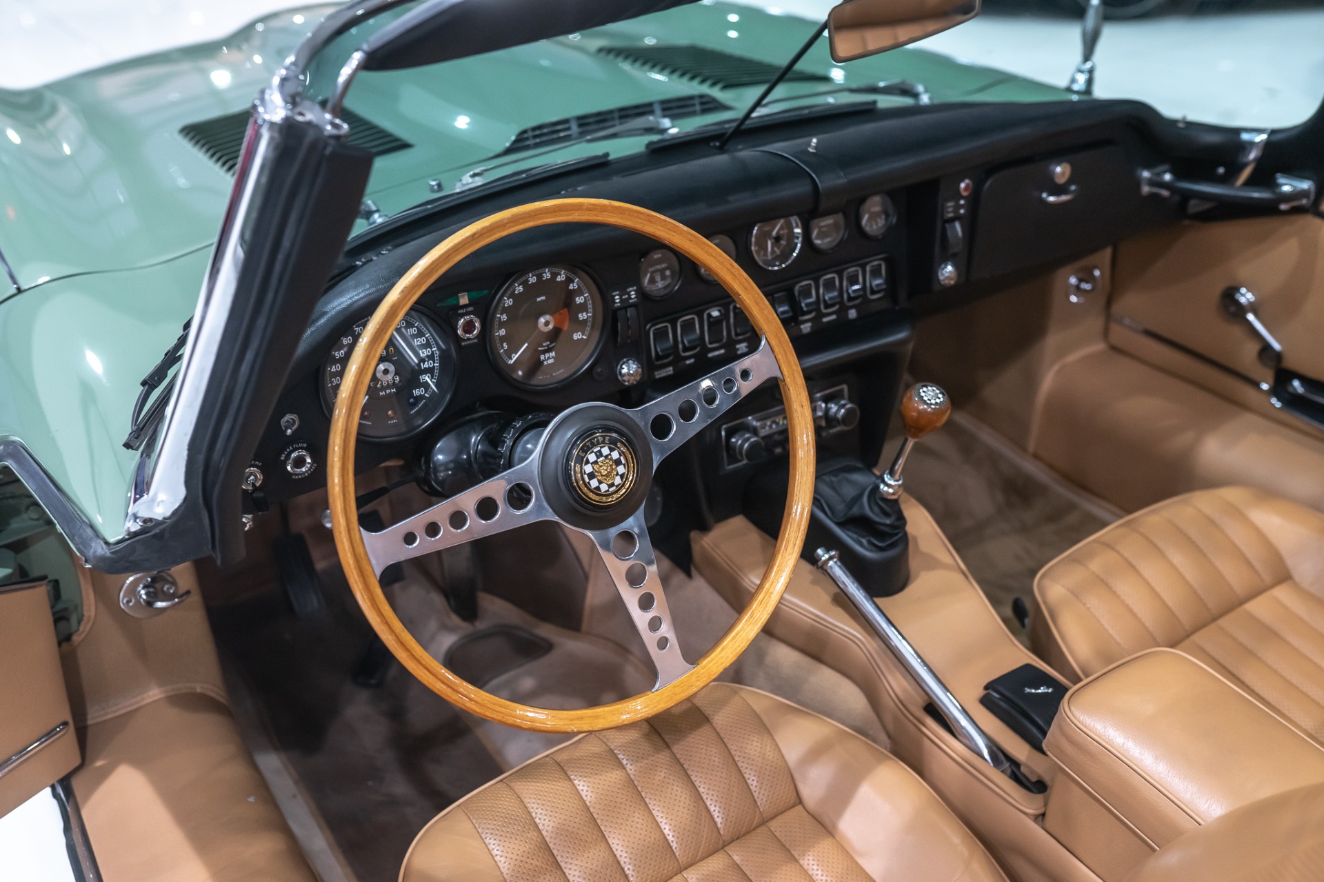 Used-1970-Jaguar-XKE-Series-II-Roadster-42L-Willow-Green-Collector-Condition