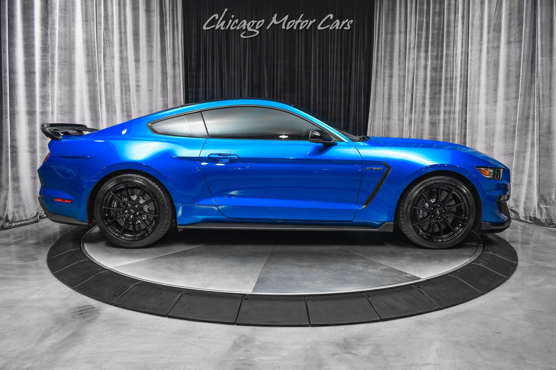 Used-2019-Ford-Mustang-Shelby-GT350-6-Speed-Manual-Flat-plane-526HP-Collectible-New-Tires