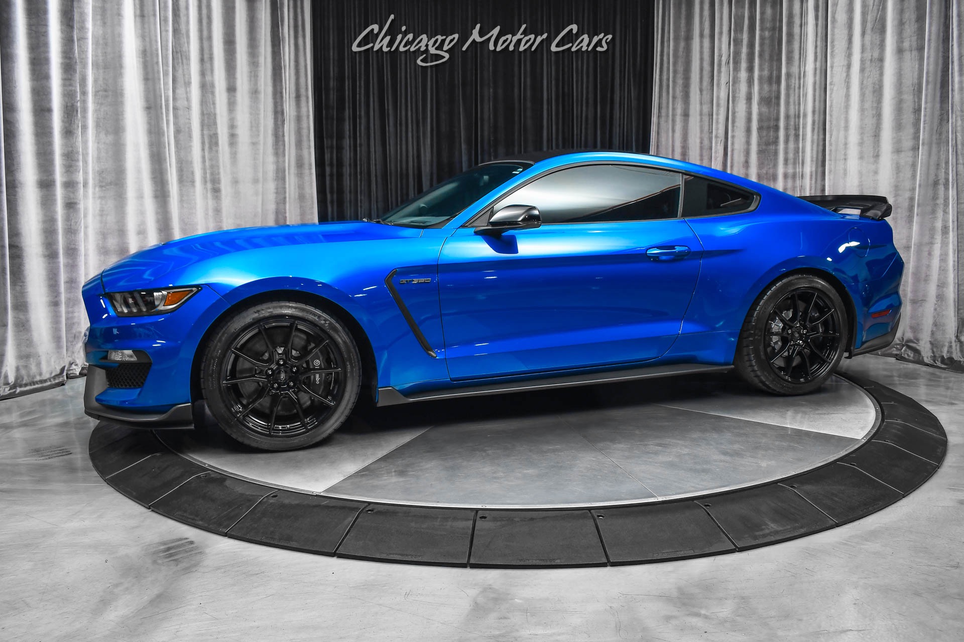 Used-2019-Ford-Mustang-Shelby-GT350-6-Speed-Manual-Flat-plane-526HP-Collectible-New-Tires