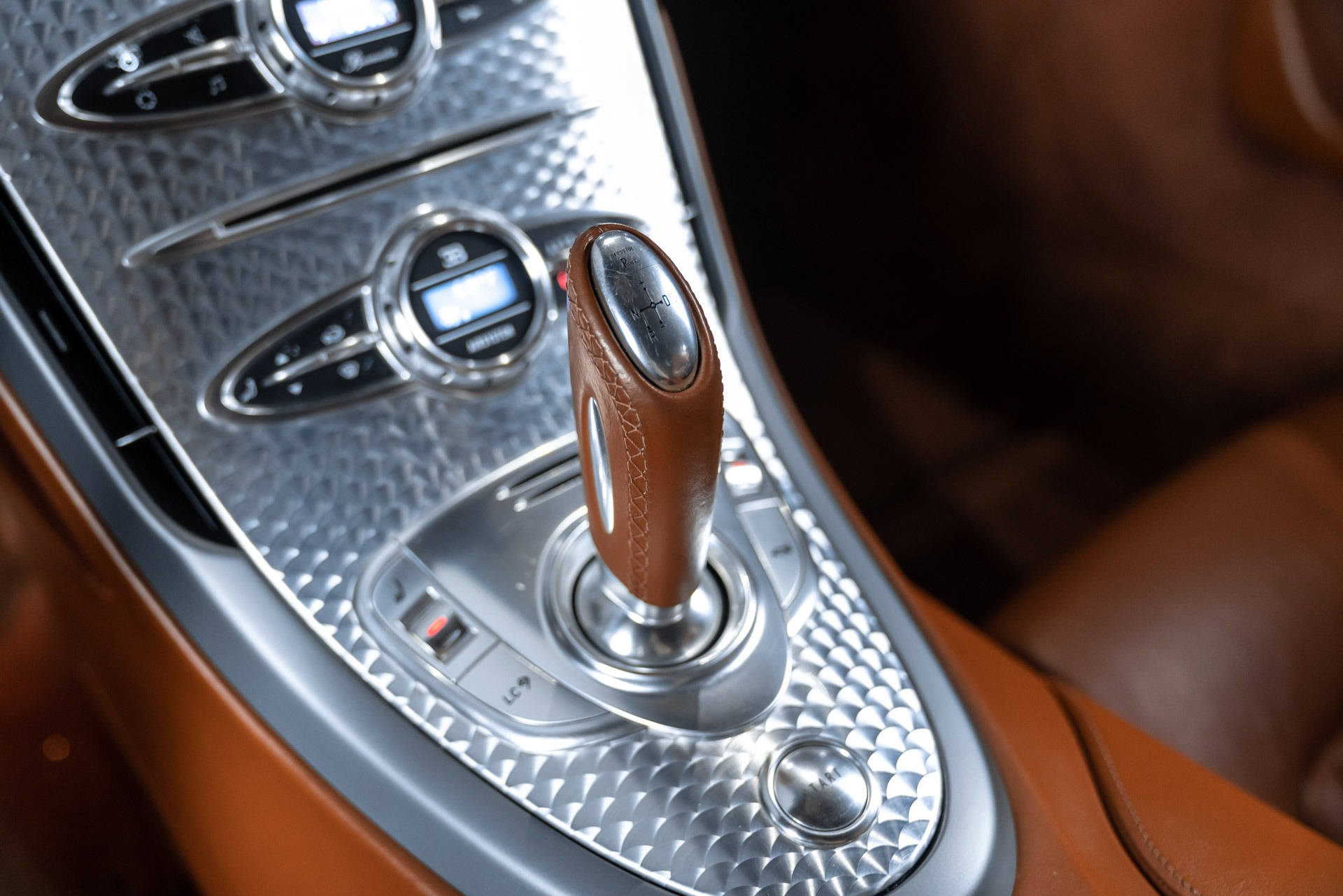 Used-2006-Bugatti-Veyron-164-Coupe-Recent-Service-at-Bugatti-STUNNING-Color-Combo-Cognac-Interior