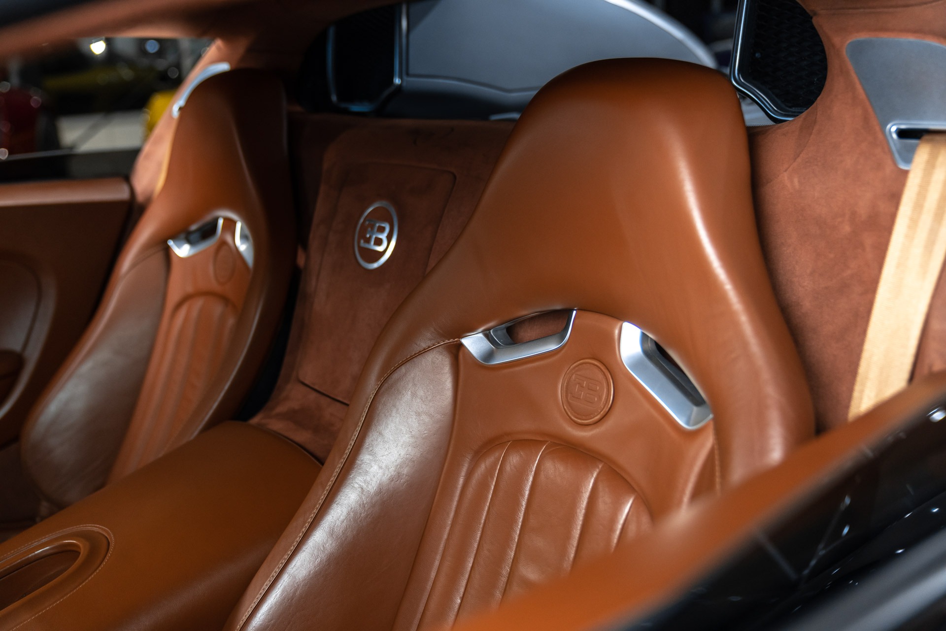 Used-2006-Bugatti-Veyron-164-Coupe-Recent-Service-at-Bugatti-STUNNING-Color-Combo-Cognac-Interior