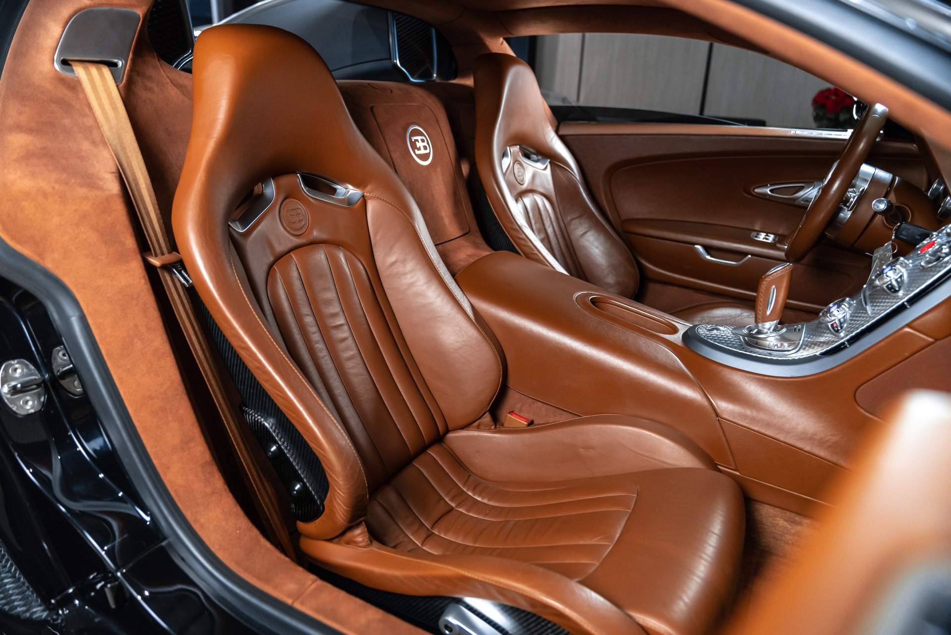 Used-2006-Bugatti-Veyron-164-Coupe-Recent-Service-at-Bugatti-STUNNING-Color-Combo-Cognac-Interior