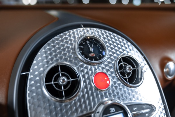 Used-2006-Bugatti-Veyron-164-Coupe-Recent-Service-at-Bugatti-STUNNING-Color-Combo-Cognac-Interior