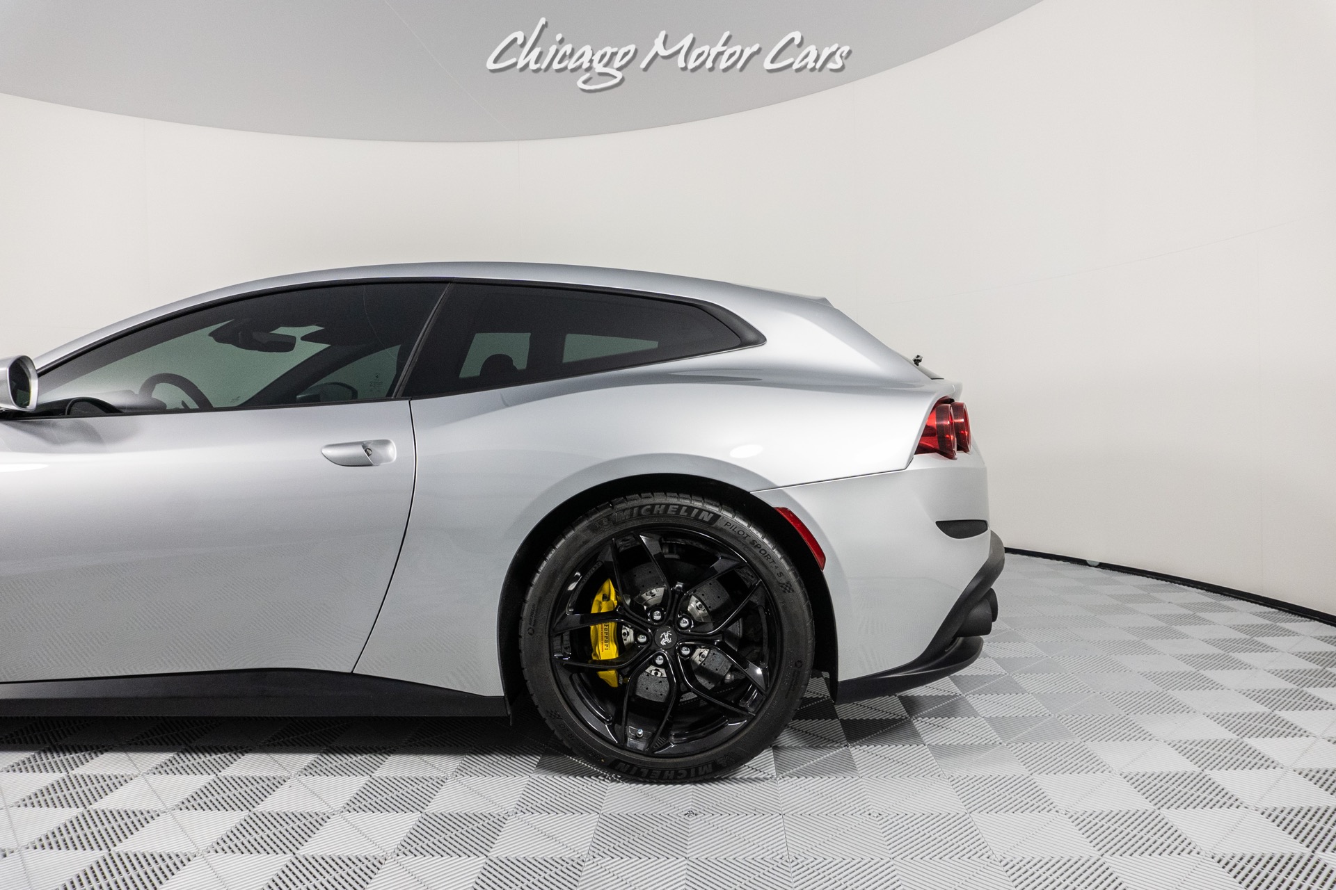 Used-2019-Ferrari-GTC4Lusso-T-ONLY-8K-MILES-REAR-WHEEL-STEERING-LOADED