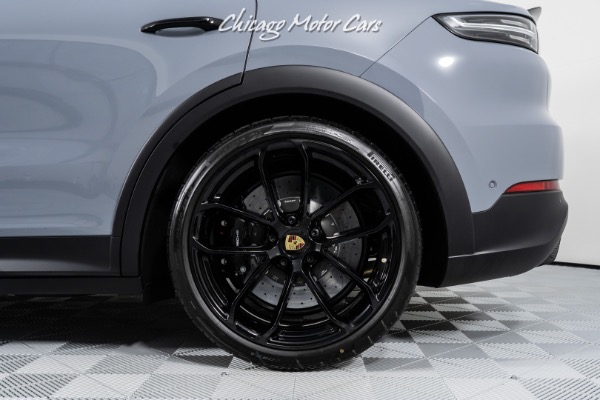 Used 2022 Porsche Cayenne Turbo GT  CARON FIBER ROOF! BRAND NEW ONLY 96 MILES HIGHLY DESIRED MODEL for sale Sold at Chicago Motor Cars in West Chicago IL 60185 5