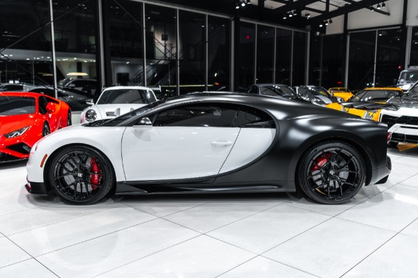 Used 2019 Bugatti Chiron White / Red Only 3500 Miles AWD 8.0L W16 Quad Turbo! 1500hp! Serviced! for sale Sold at Chicago Motor Cars in West Chicago IL 60185 1