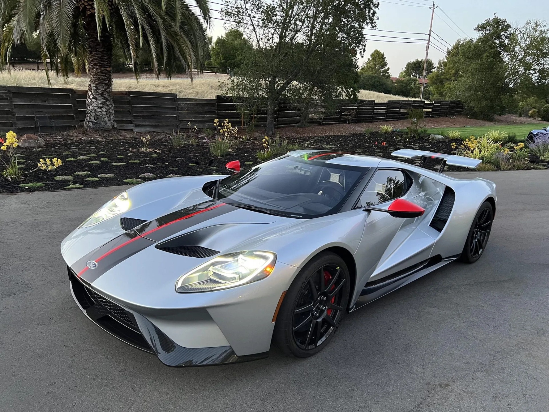 Used-2019-Ford-GT-Carbon-Series-Coupe-ONLY-800-Miles-Exterior-Carbon-Pack-Carbon-Wheels