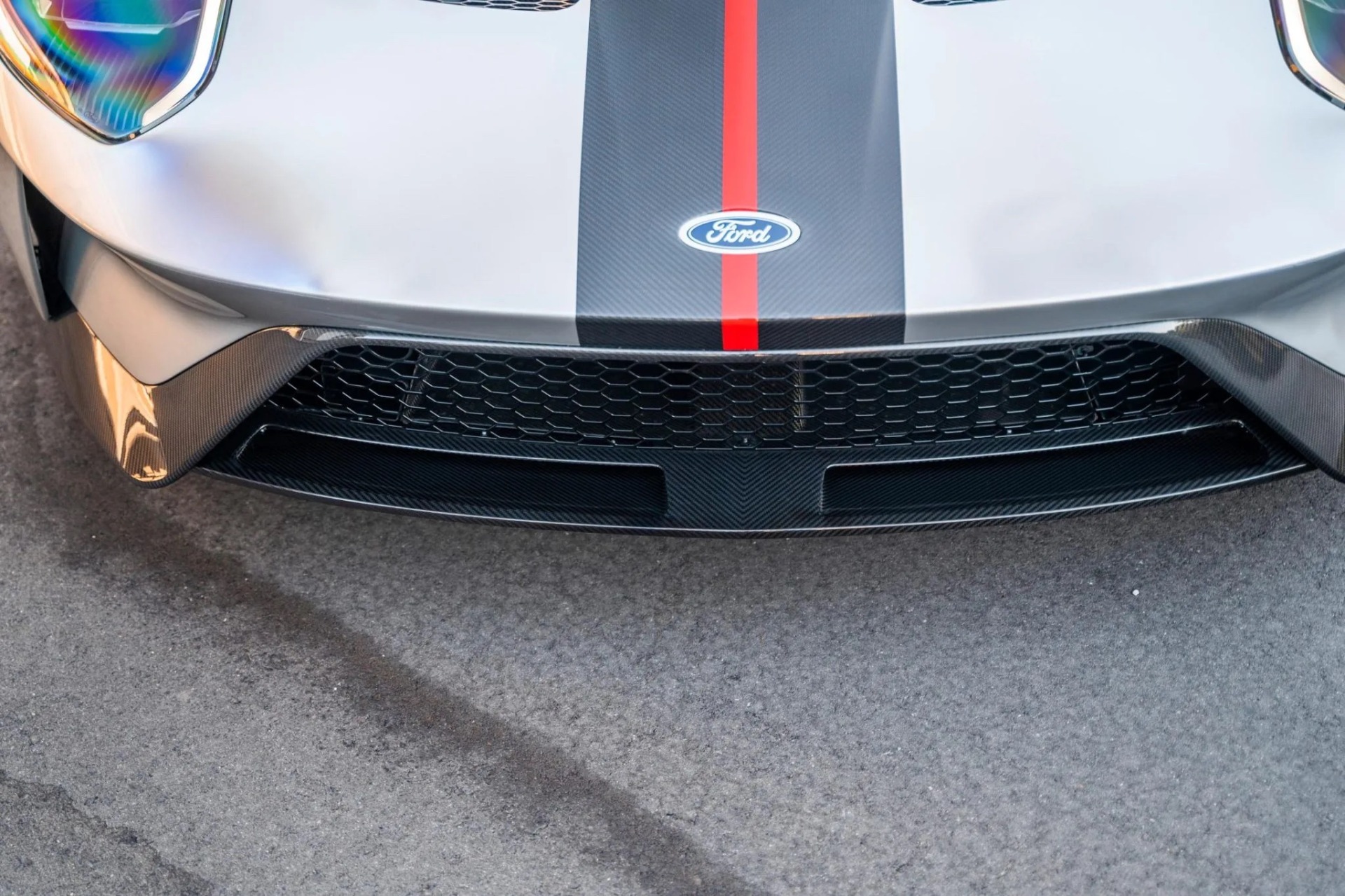 Used-2019-Ford-GT-Carbon-Series-Coupe-ONLY-800-Miles-Exterior-Carbon-Pack-Carbon-Wheels