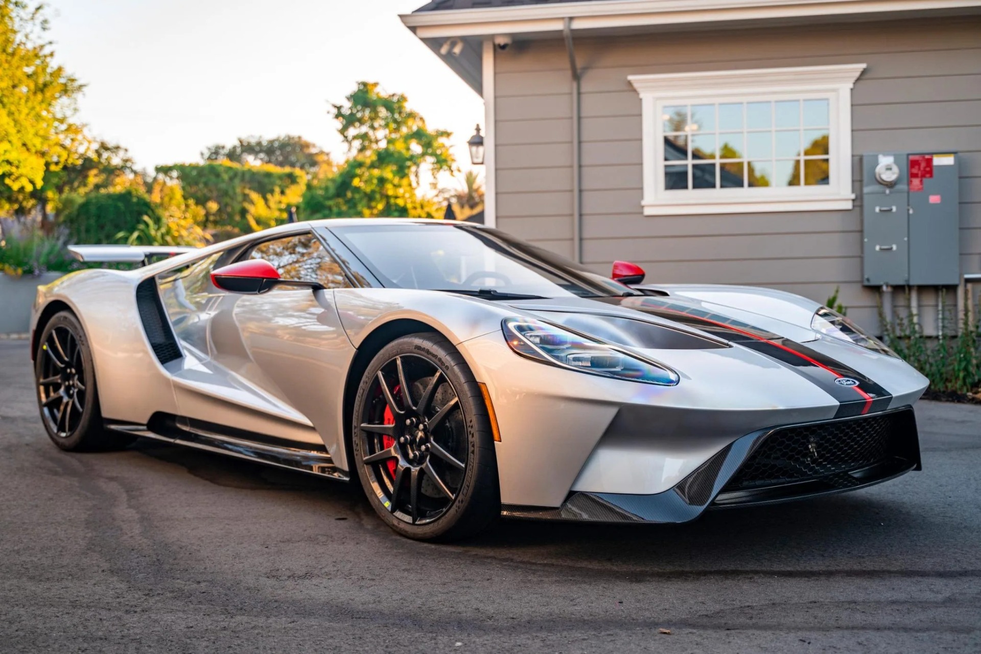 Used-2019-Ford-GT-Carbon-Series-Coupe-ONLY-800-Miles-Exterior-Carbon-Pack-Carbon-Wheels