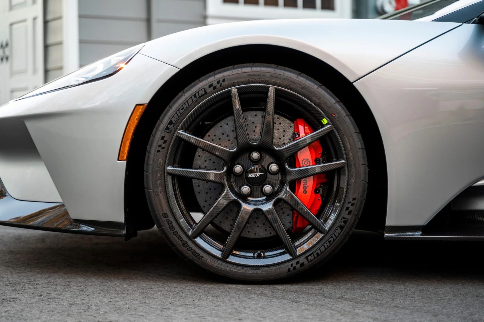 Used-2019-Ford-GT-Carbon-Series-Coupe-ONLY-800-Miles-Exterior-Carbon-Pack-Carbon-Wheels