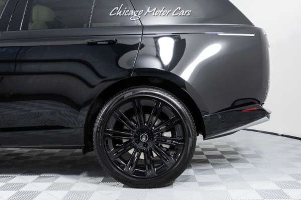 Used 2023 Land Rover Range Rover P530 SE ONLY 200 MILES ALL WHEEL STEERING! REAR SEAT ENTERTAINMENT LOADED! for sale Sold at Chicago Motor Cars in West Chicago IL 60185 4
