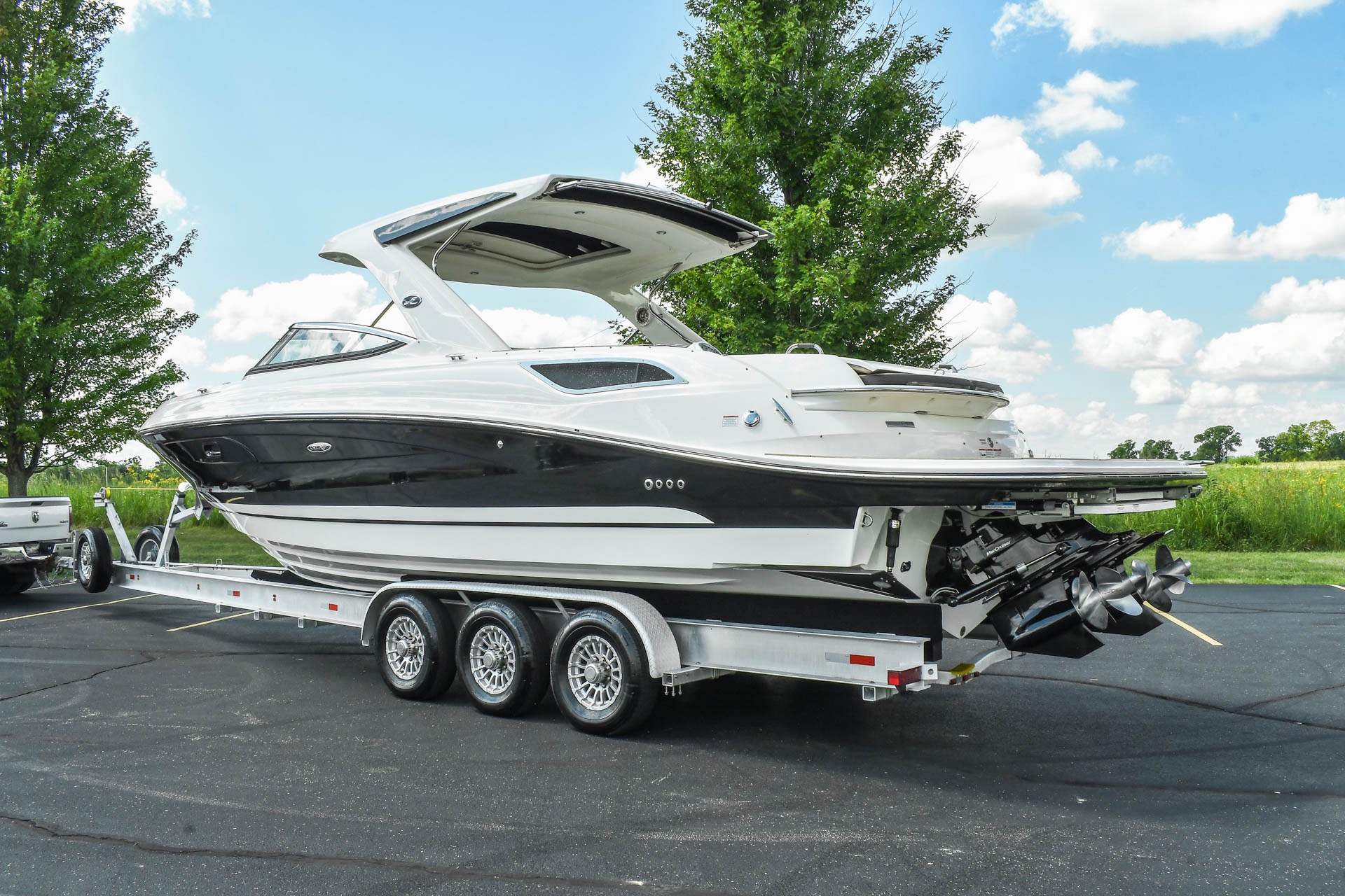 Used-2017-Sea-Ray-350SLX-35-Boat-ONLY-167-Hours-DUAL-82-Mercury-V8-Motors-STUNNING