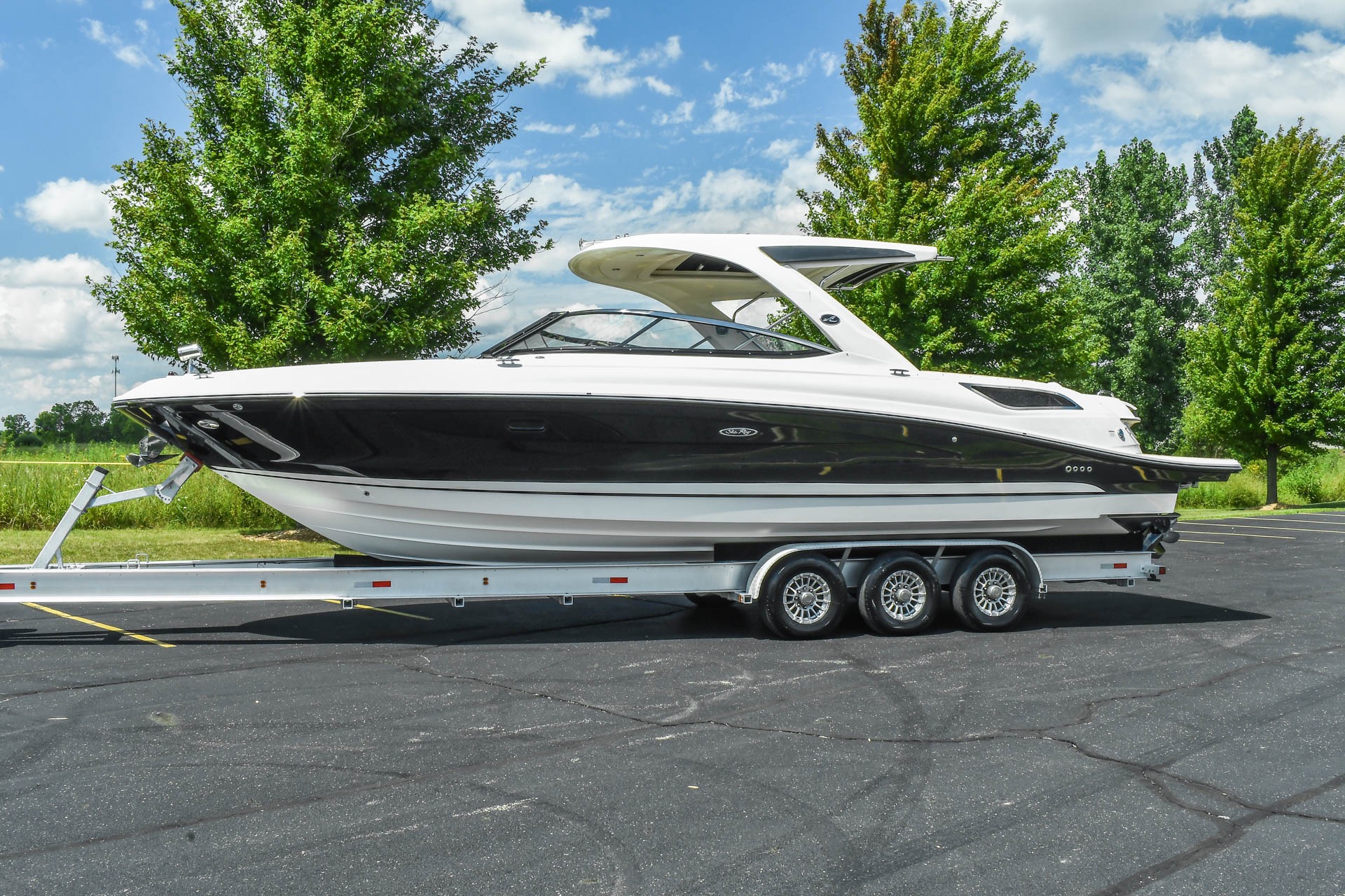 Used-2017-Sea-Ray-350SLX-35-Boat-ONLY-167-Hours-DUAL-82-Mercury-V8-Motors-STUNNING