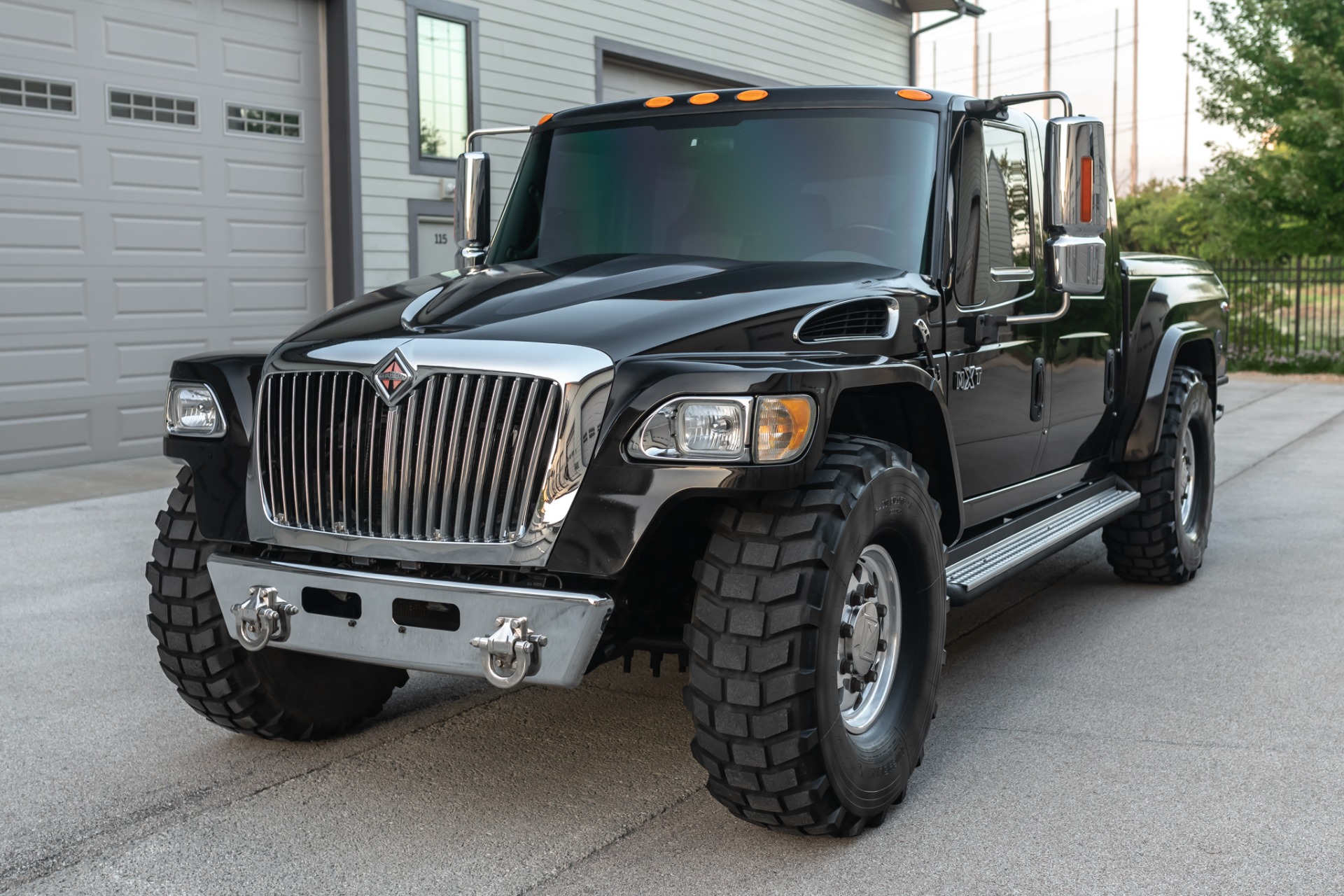 Used-2008-International-MXT-60L-Turbo-Diesel-4x4-Just-Serviced-Custom-Sound-System-46-Military-Tire