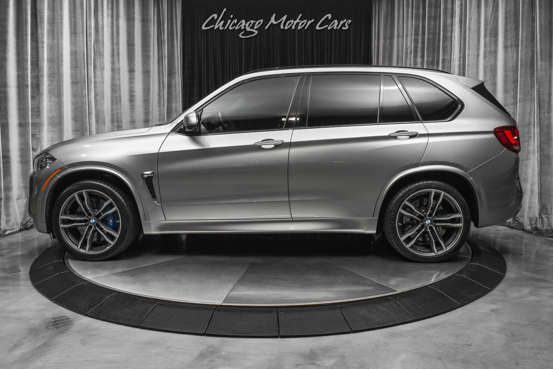 Used-2018-BMW-X5-M-SUV-Executive-Pkg-Night-Vision-Pedestrian-Detection-Carbon-Fiber-Trim