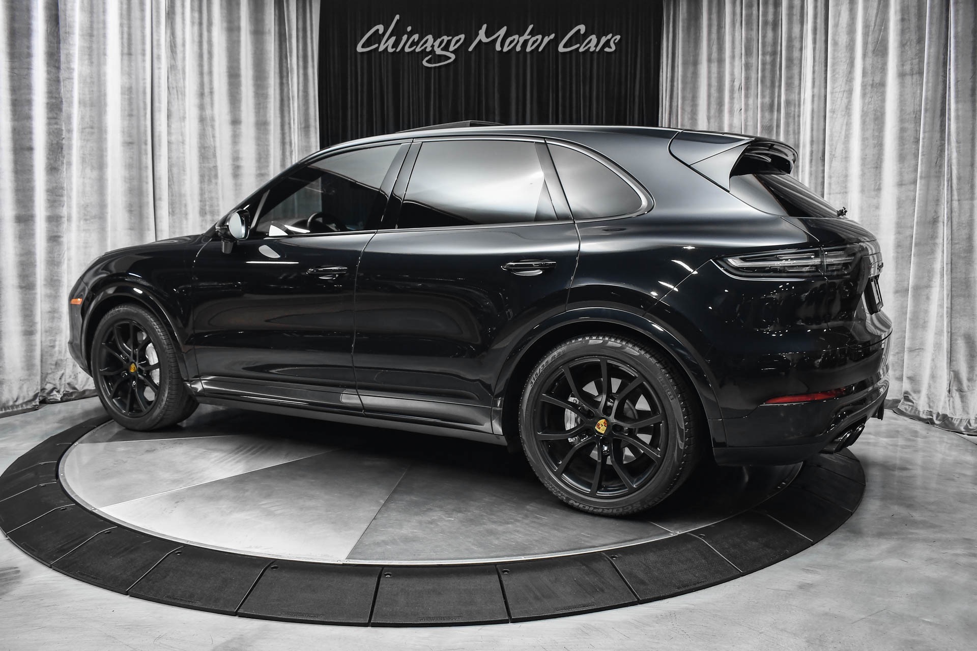 Used-2020-Porsche-Cayenne-Turbo-SUV-Sport-Exhaust-Sport-Chrono-Carbon-Trim-LOADED