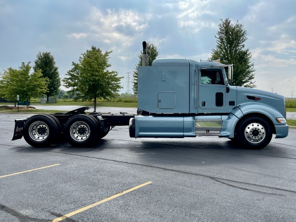 Used 2014 Peterbilt 386 Sleeper - Paccar MX-13 - 475 Horsepower - 10 Speed Manual for sale Sold at Chicago Motor Cars in West Chicago IL 60185 4