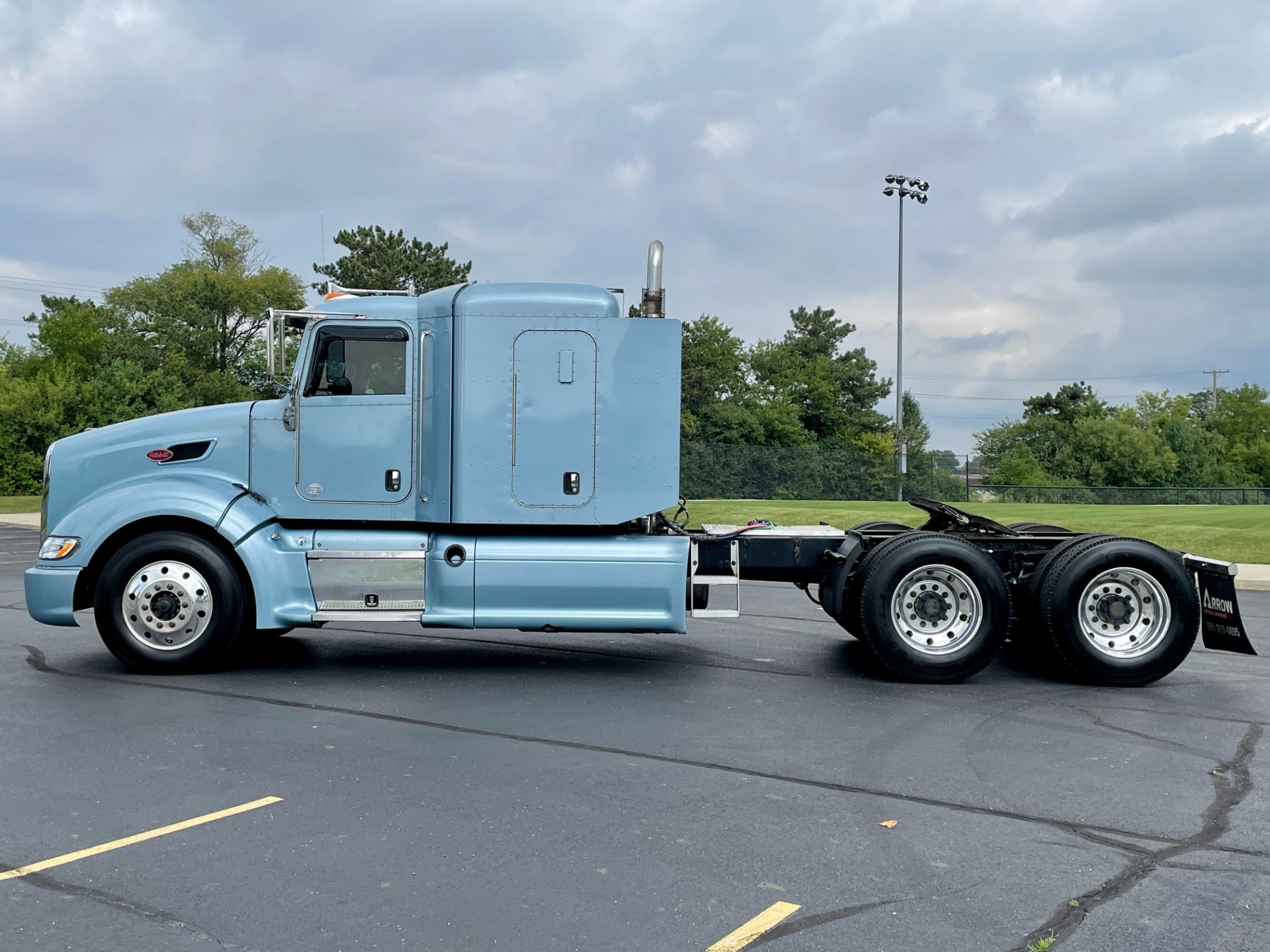 Used-2014-Peterbilt-386-Sleeper---Paccar-MX-13---475-Horsepower---10-Speed-Manual