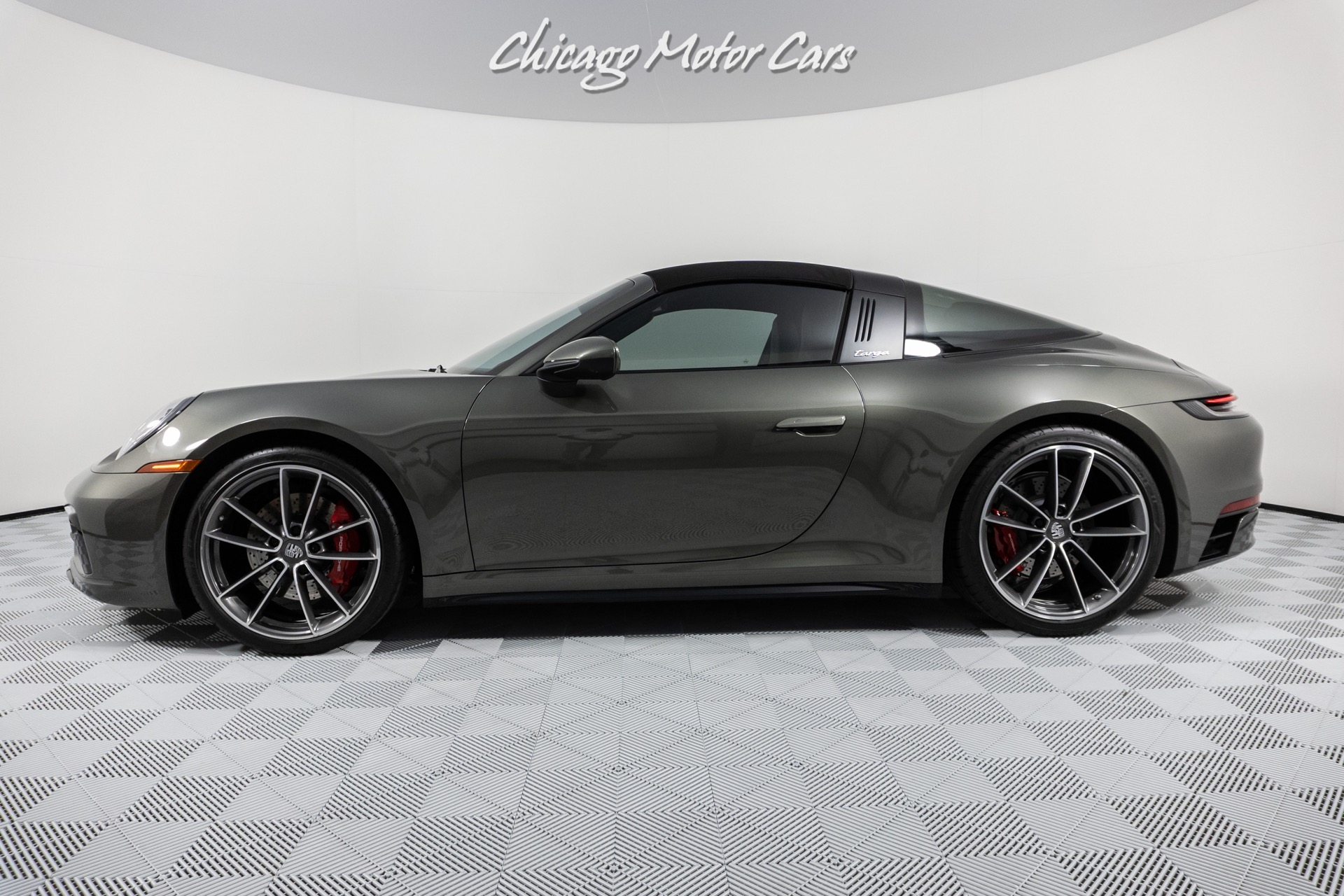 Used-2022-Porsche-911-Targa-4S-PREMIUM-PACKAGE-AGAVE-GREEN-INTERIOR-LOADED