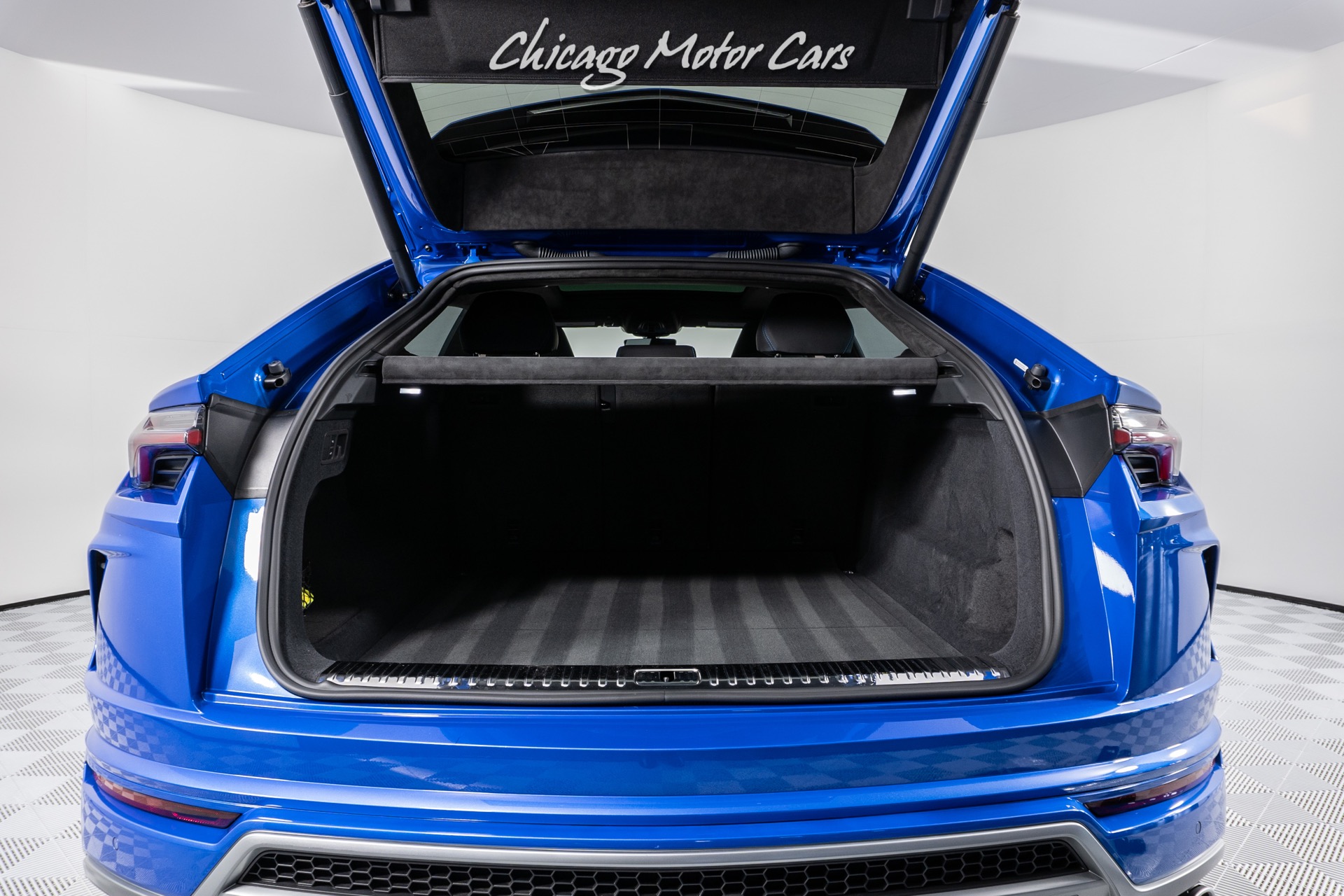 Used-2021-Lamborghini-Urus-Rare-spec-One-owner-Ad-personam-Blu-Eleos-over-Blu-Amon-Loaded