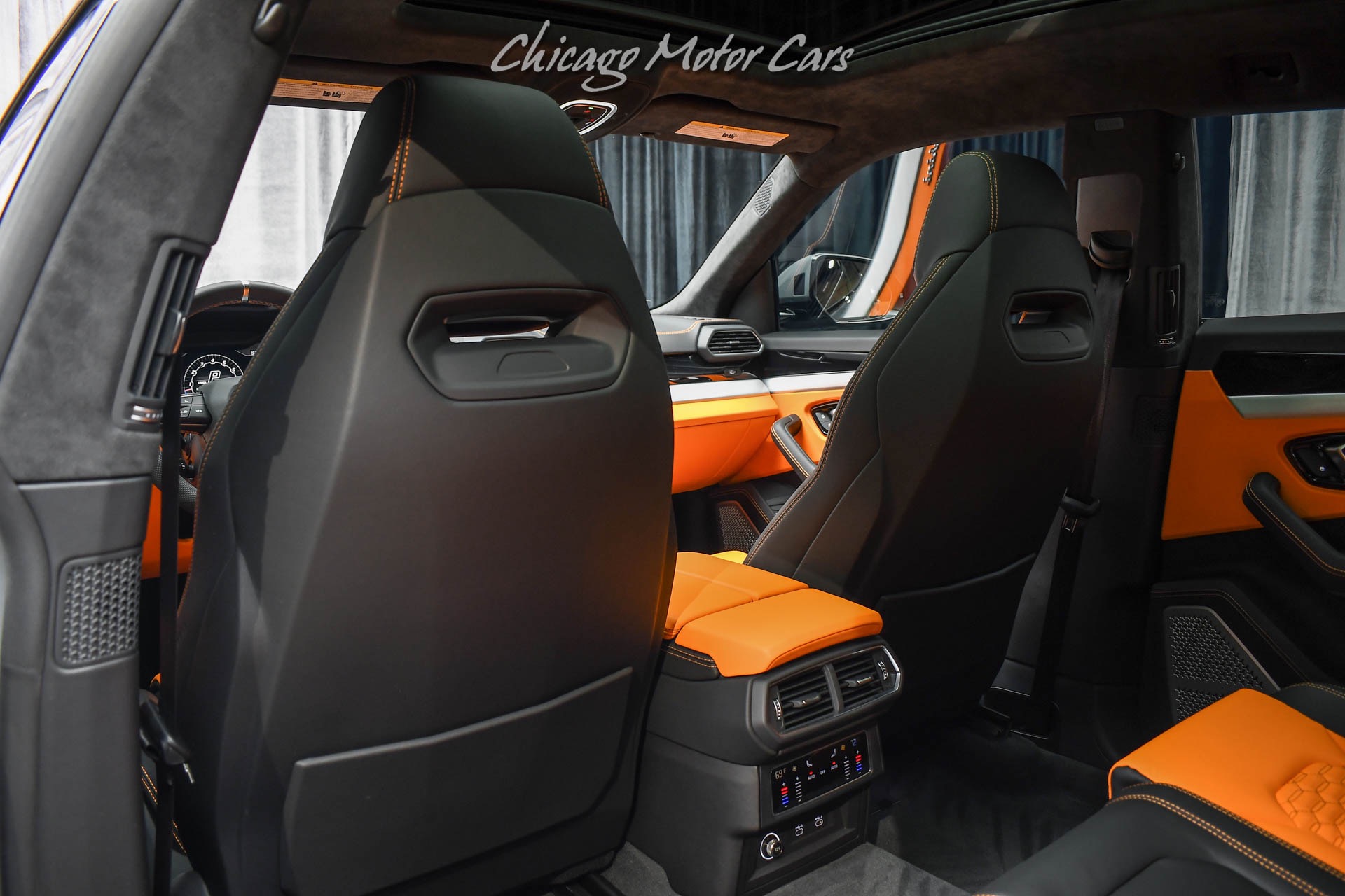 Used-2022-Lamborghini-Urus-SUV-LOADED-HOT-Color-Combo-B-O-3D-Audio-1K-Miles