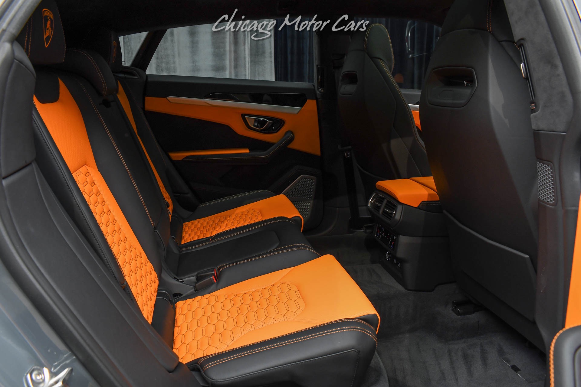 Used-2022-Lamborghini-Urus-SUV-LOADED-HOT-Color-Combo-B-O-3D-Audio-1K-Miles