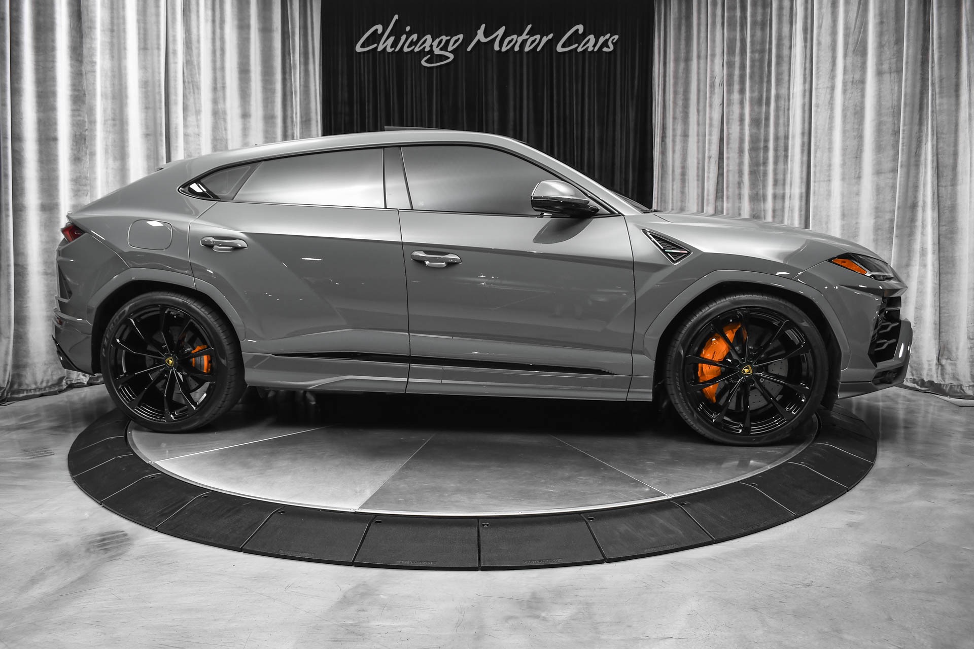 Used-2022-Lamborghini-Urus-SUV-LOADED-HOT-Color-Combo-B-O-3D-Audio-1K-Miles